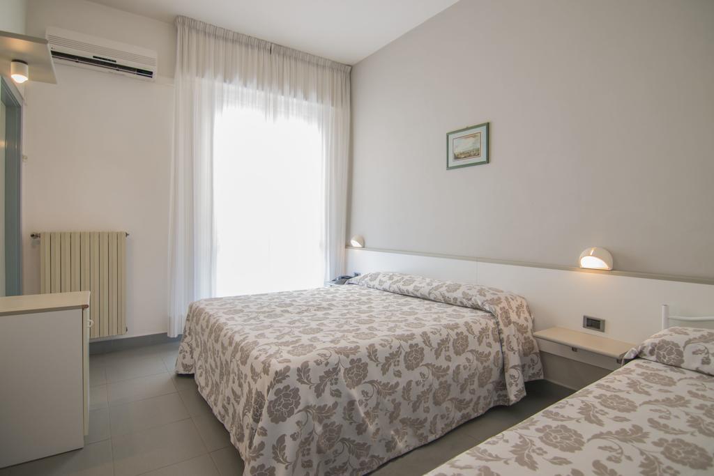 B&B Hotel Souvenir Cesenatico Habitación foto
